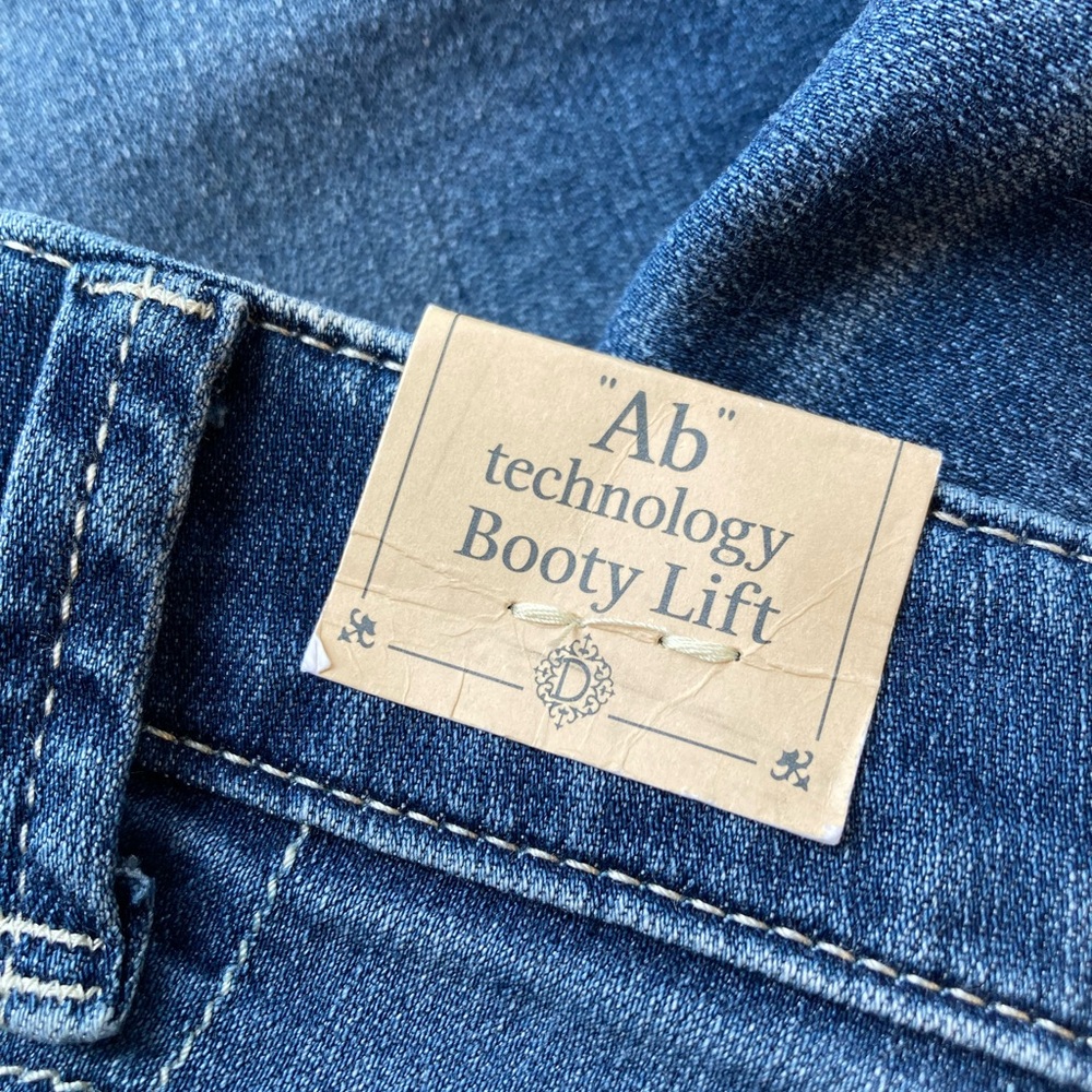NWT Women’s Democracy Ankle Length Jeans with Booty Lift, Size 14 - Picture 4 of 14